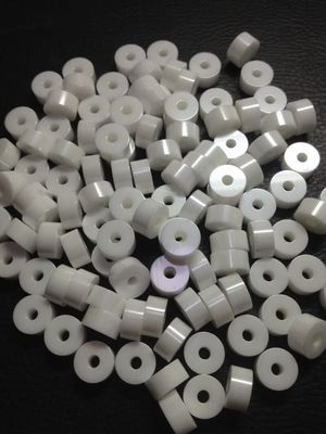 Tubes en céramique de zircone de la haute précision 6.0g/cm3 ZrO2 baguant la douille