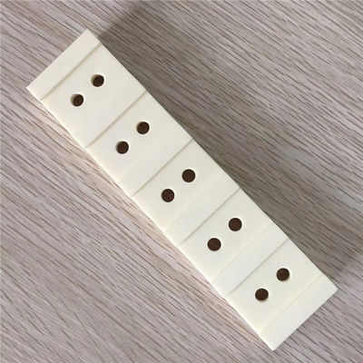 Plat en céramique de l'alumine 3700Mpa d'alumine industrielle en céramique à hautes températures des parties 99%