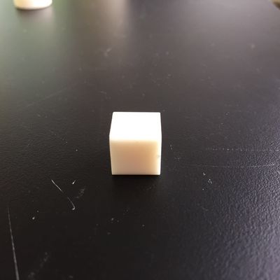Pièces en céramique en bloc de la précision 1300HV de zircone en céramique assimilable par machine de cube