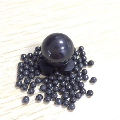 La résistance à l'usure usinant la boule en céramique noire de nitrure de silicium de pièces en céramique